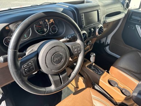 Used 2017 Jeep Wrangler Unlimited Sahara w/ Connectivity Group AWD/4WD image 21