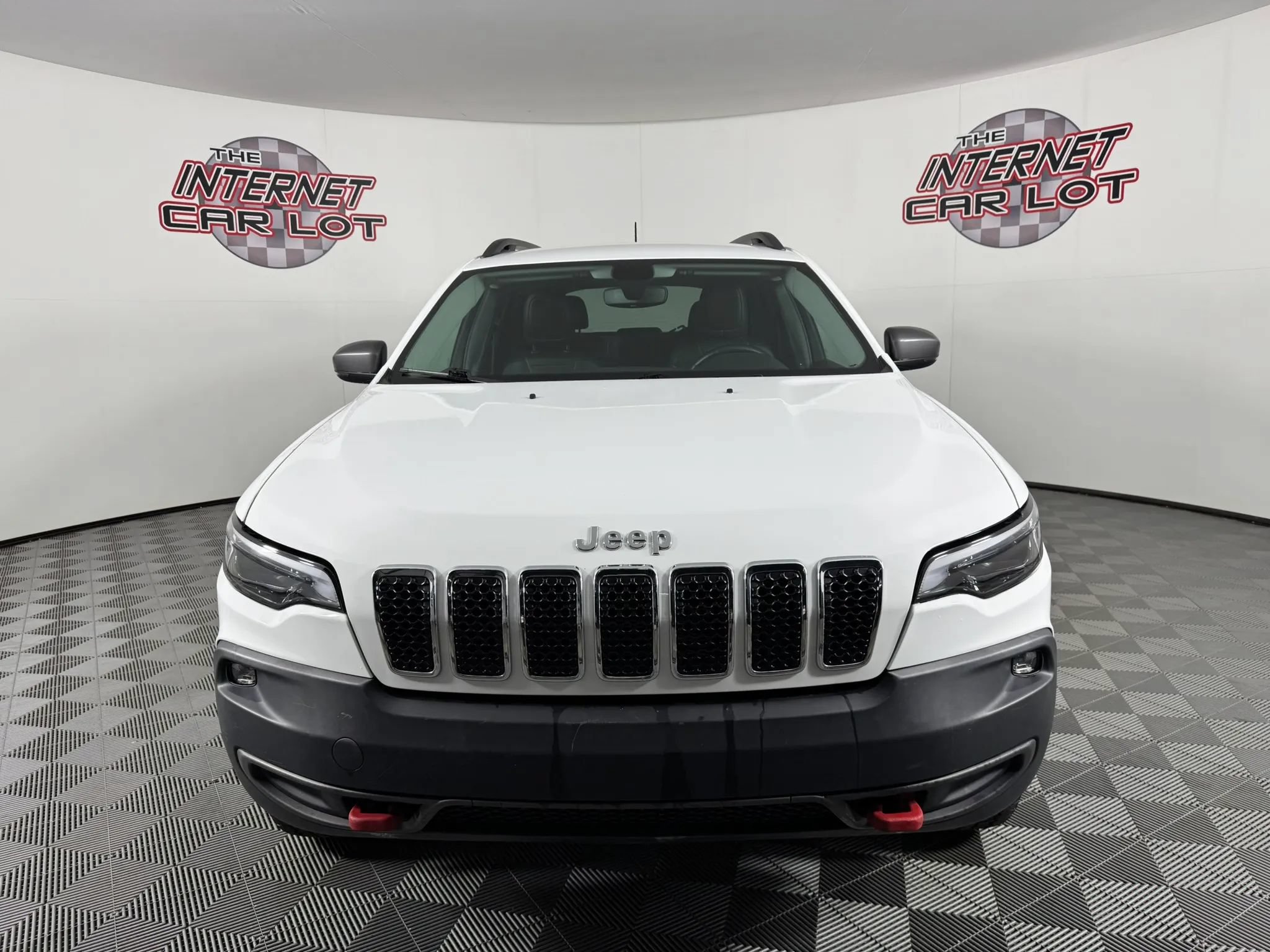 Used 2019 Jeep Cherokee Trailhawk w/ Cold Weather Group AWD/4WD image 2