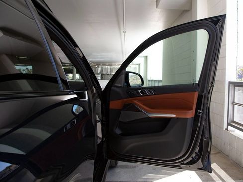 Used 2026 BMW X7 M60i AWD/4WD image 30