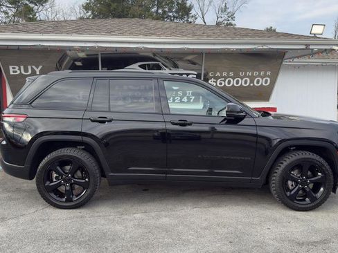 Used 2023 Jeep Grand Cherokee Altitude image 4