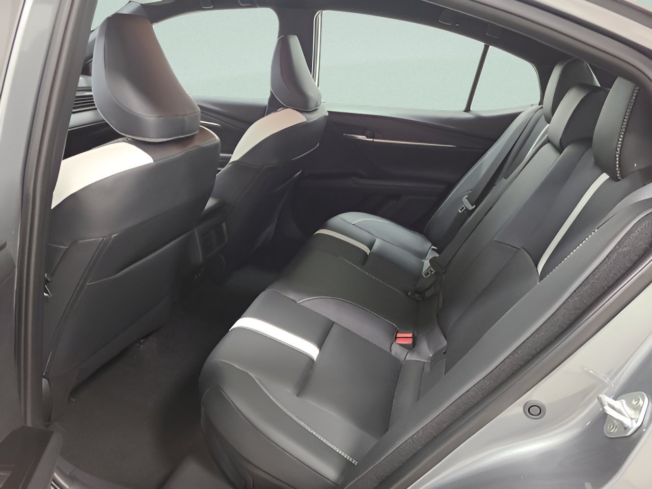 Used 2025 Toyota Camry SE FWD image 16