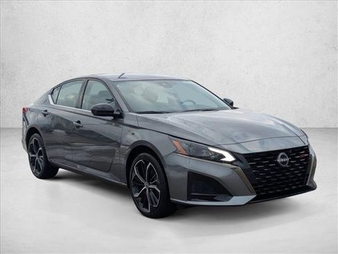 Used 2025 Nissan Altima 2.5 SR image 3