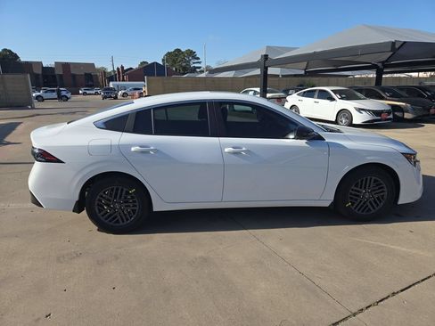 New 2026 Nissan Sentra SV w/ SV Convenience Package FWD image 5