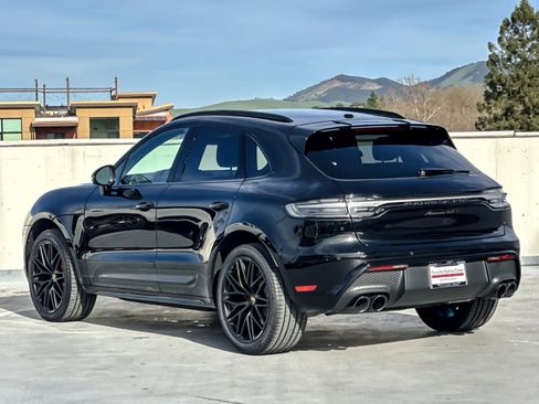 Certified 2022 Porsche Macan GTS image 3