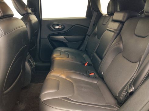 Used 2019 Jeep Cherokee Limited FWD image 18