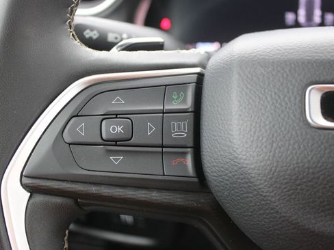Used 2024 Jeep Grand Cherokee Altitude AWD/4WD image 36