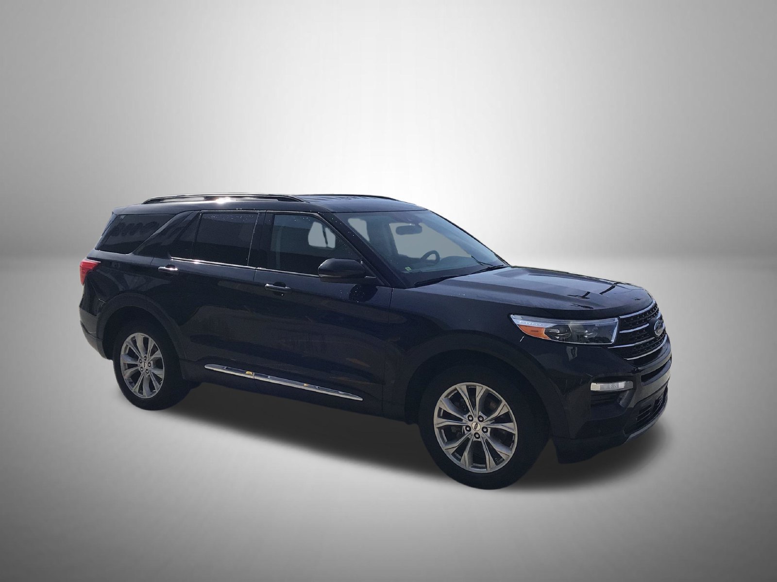 Used 2024 Ford Explorer XLT w/ Equipment Group 202A AWD/4WD image 2