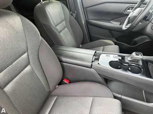 Used 2025 Nissan Rogue SV FWD image 11