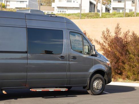Used 2021 Mercedes-Benz Sprinter 4500 w/ Parking Package image 25