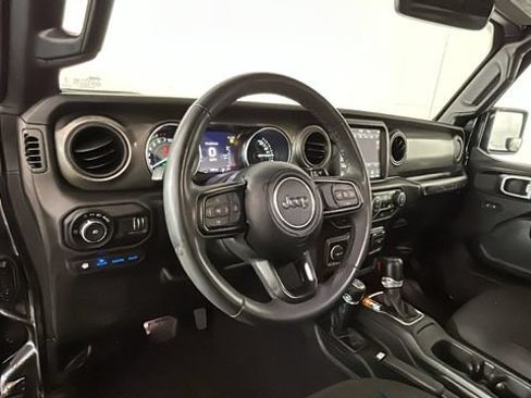 Used 2023 Jeep Wrangler Unlimited w/ Sun & Screen Package AWD/4WD image 12