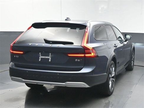 Certified 2025 Volvo V90 B6 Cross Country Plus image 7