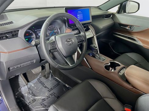 Certified 2024 Toyota Venza XLE image 10