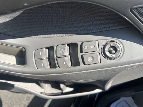 Used 2013 Hyundai Elantra GLS w/ Preferred Pkg FWD image 16