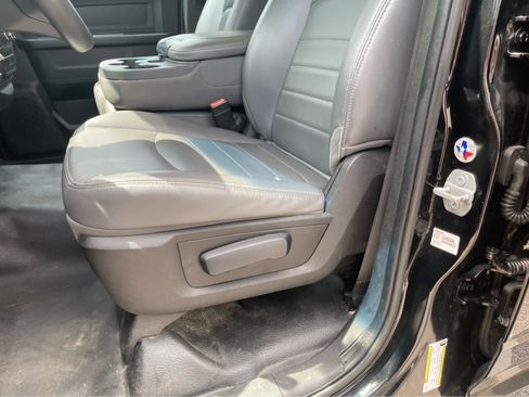 Used 2019 RAM 1500 Tradesman w/ Chrome Appearance Group RWD image 12