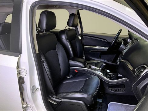 Used 2018 Dodge Journey Crossroad w/ Driver Convenience Group image 29