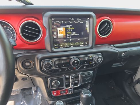 Used 2020 Jeep Gladiator Rubicon AWD/4WD image 16