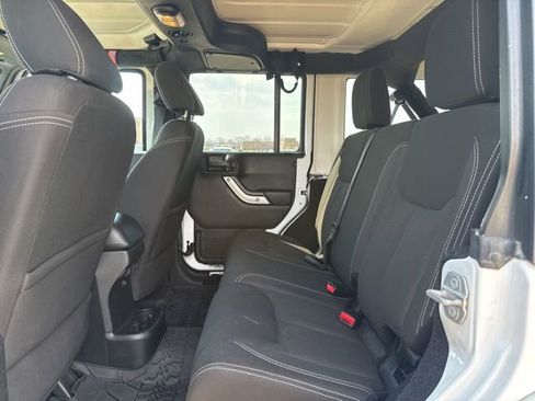 Used 2015 Jeep Wrangler Unlimited Sahara w/ Max Tow Package AWD/4WD image 32