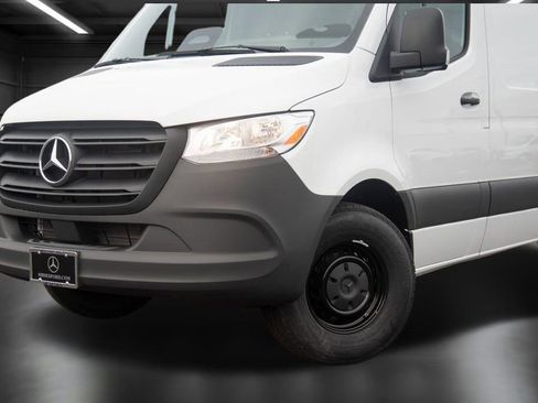 Used 2025 Mercedes-Benz Sprinter 2500 image 14