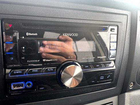 Used 2007 Jeep Commander Sport image 20