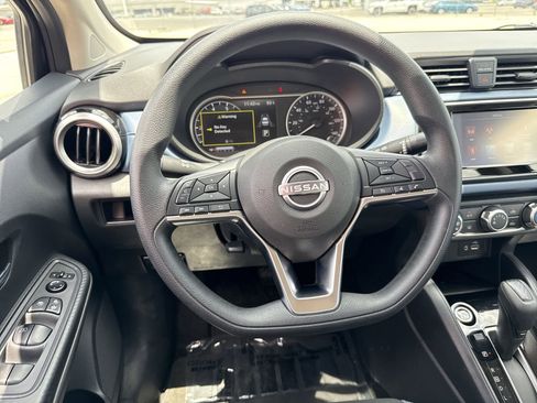 Used 2025 Nissan Versa SV FWD image 11