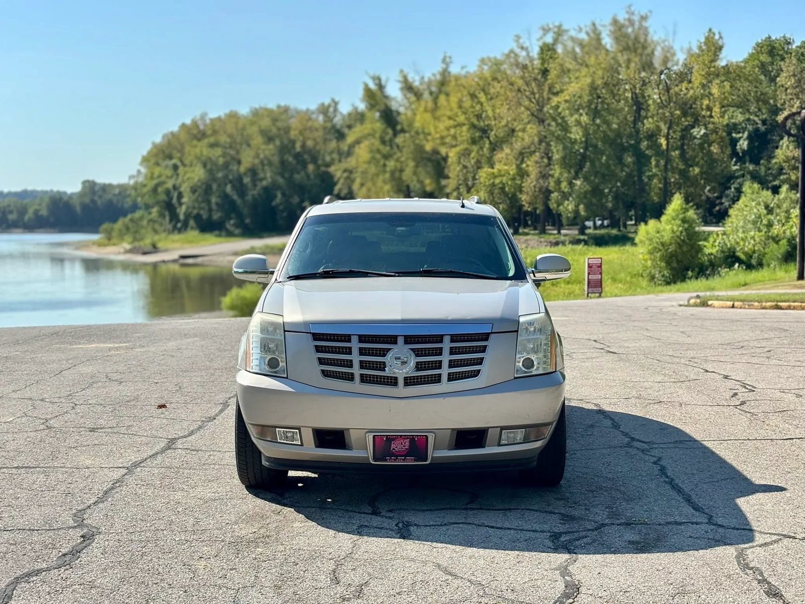 Used 2007 Cadillac Escalade AWD w/ Information Package image 2