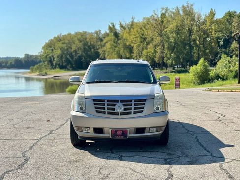 Used 2007 Cadillac Escalade AWD w/ Information Package image 2