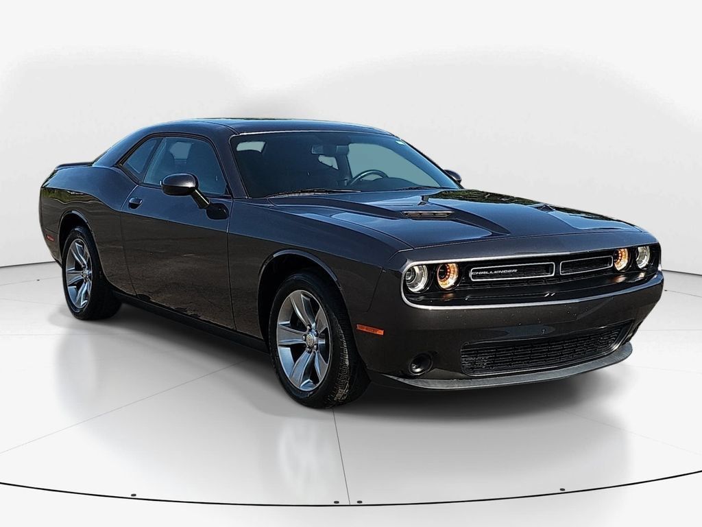 Used 2019 Dodge Challenger SXT RWD image 3