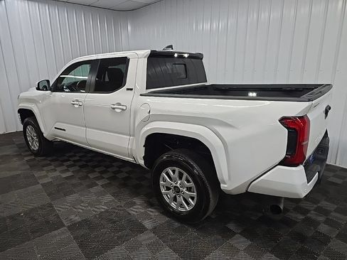Used 2024 Toyota Tacoma SR5 AWD/4WD image 9