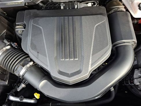 Used 2025 Chevrolet Traverse LT image 28