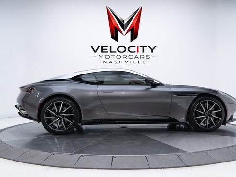 Used 2017 Aston Martin DB11 V12 RWD image 5