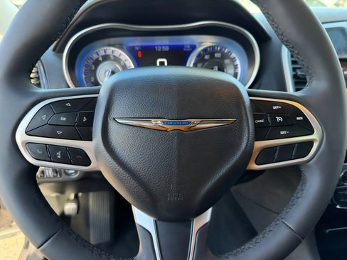 Used 2023 Chrysler 300 Touring w/ Sport Appearance Package image 29