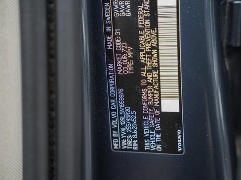 Certified 2022 Volvo XC60 B5 Inscription AWD/4WD image 42