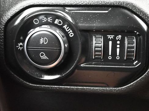 Used 2020 Jeep Gladiator Overland AWD/4WD image 25