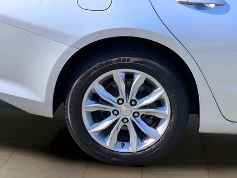Used 2020 Chevrolet Malibu LT FWD image 36