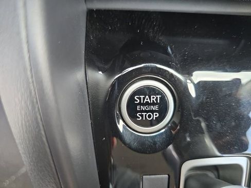 New 2025 Nissan Versa SR image 30