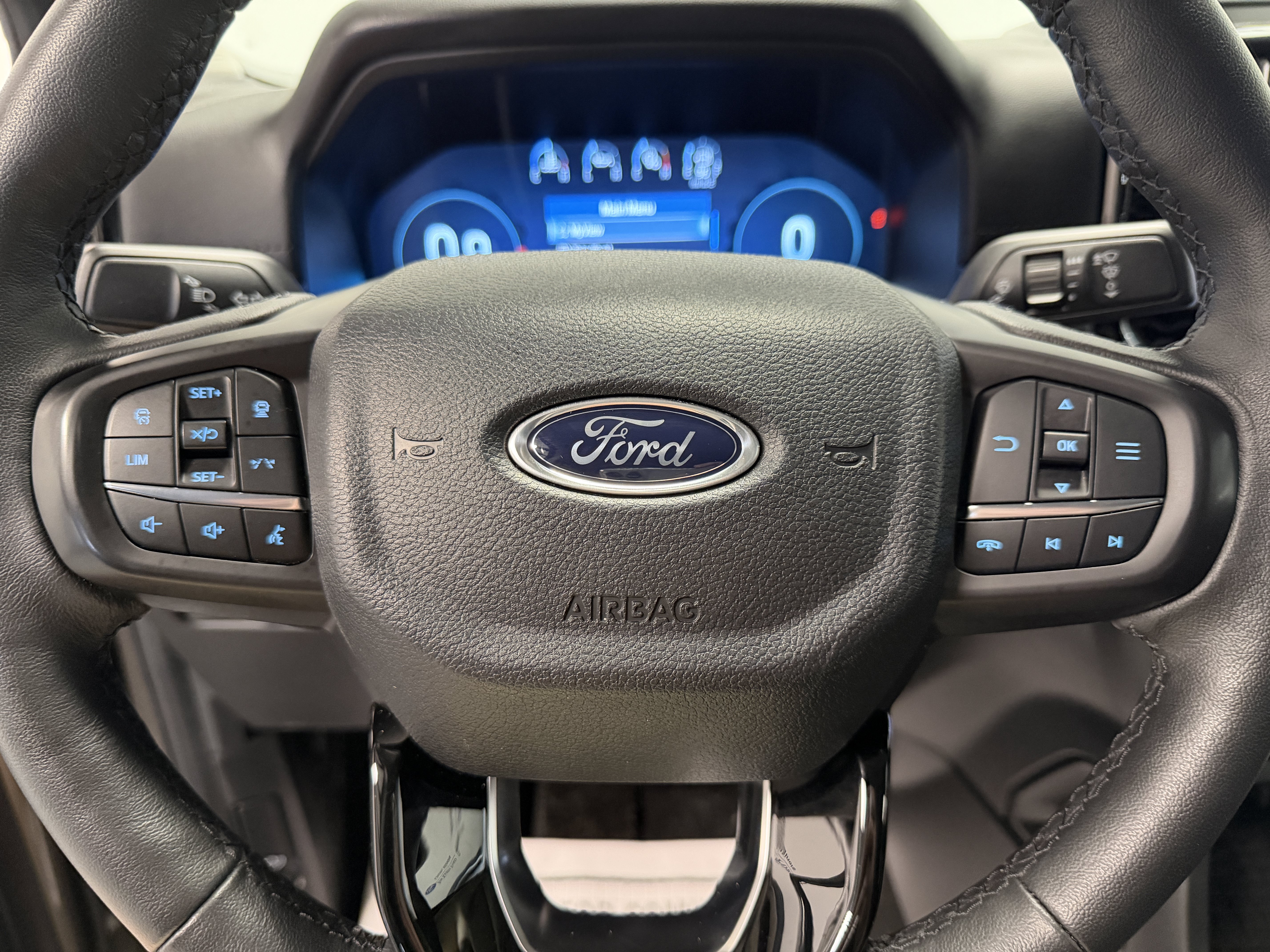 Used 2025 Ford Ranger Lariat w/ Black Appearance Package AWD/4WD image 15