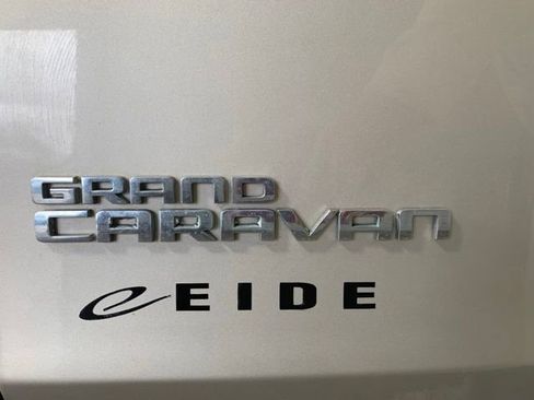 Used 2013 Dodge Grand Caravan SXT FWD image 35