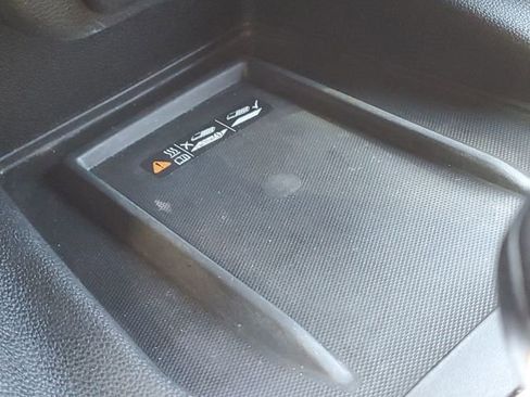 Used 2022 Chevrolet Traverse LT image 22