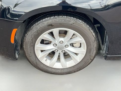 Used 2023 Chrysler 300 Touring RWD image 29