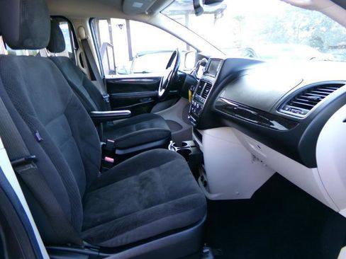 Used 2019 Dodge Grand Caravan SE w/ UConnect Hands-Free Group FWD image 23