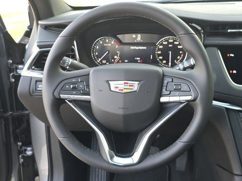 New 2025 Cadillac XT6 Luxury image 22