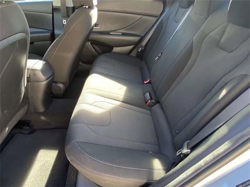 Certified 2023 Hyundai Elantra SE image 10