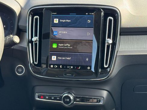 Certified 2025 Volvo XC40 B5 Core image 14