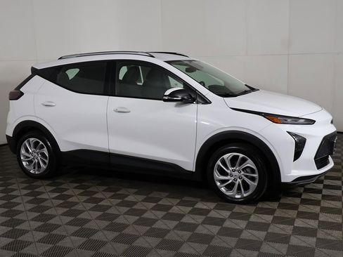 Used 2022 Chevrolet Bolt EUV LT w/ Comfort Package image 13