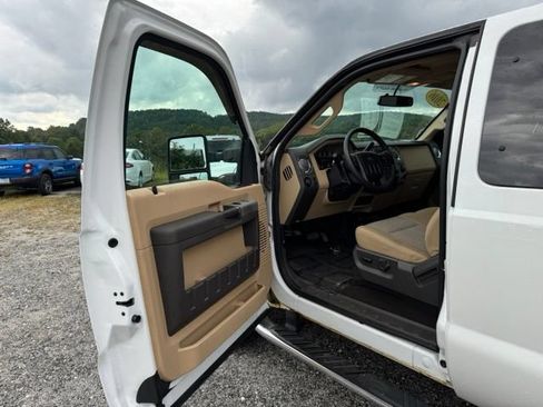 Used 2016 Ford F250 XLT w/ XLT Value Package AWD/4WD image 12