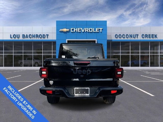Used 2023 Jeep Gladiator Overland AWD/4WD image 7