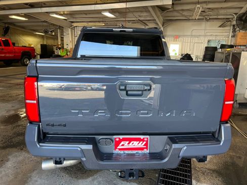 Used 2025 Toyota Tacoma TRD Sport image 18