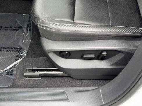 Used 2023 Volkswagen Atlas Cross Sport SE image 25