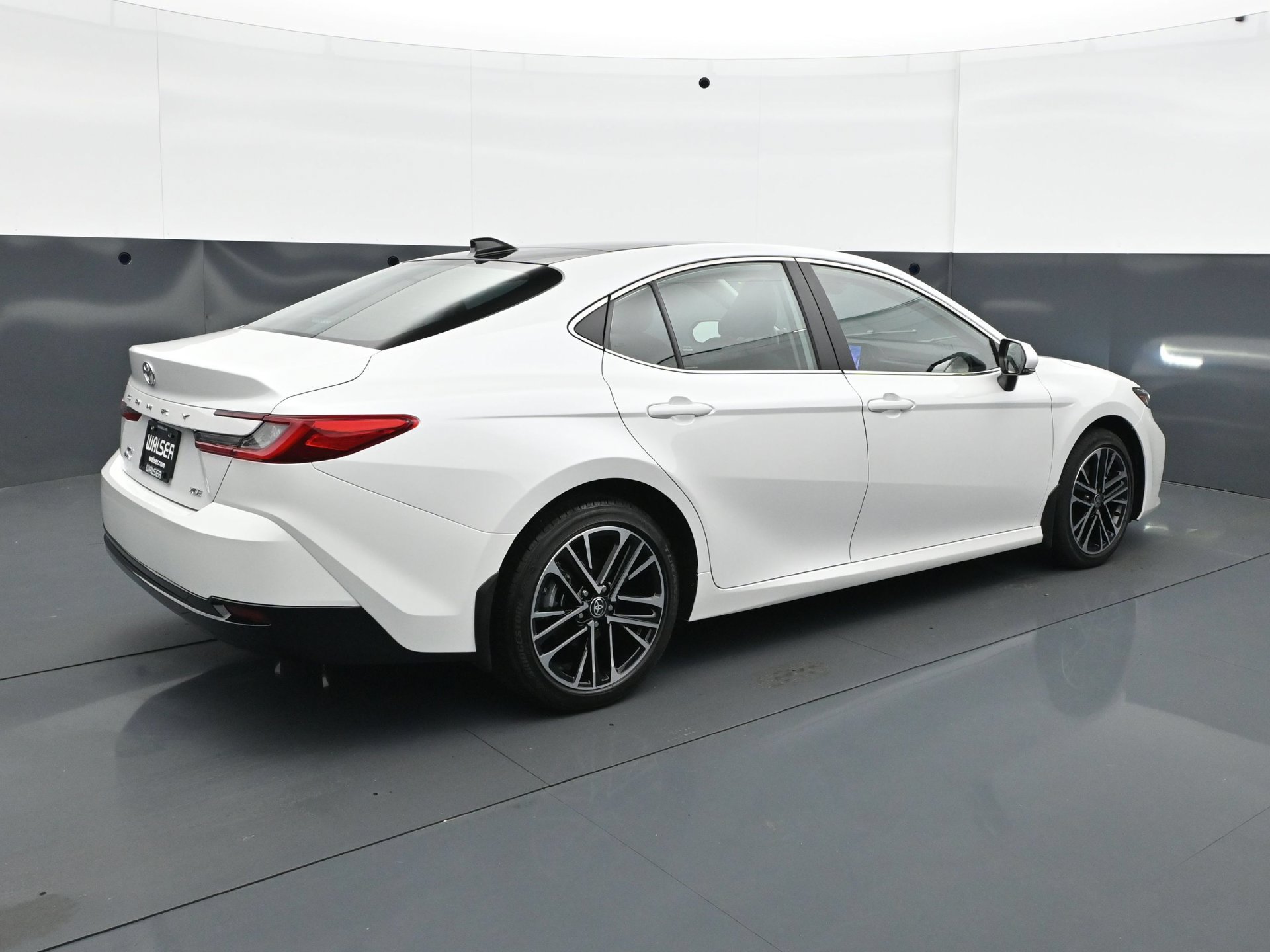 Used 2025 Toyota Camry XLE AWD/4WD image 7