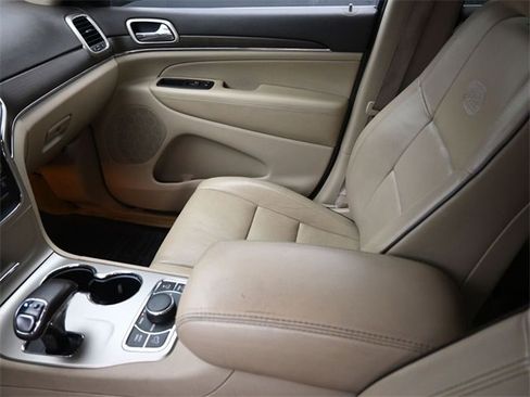 Used 2014 Jeep Grand Cherokee Overland w/ Advanced Technology Group image 19